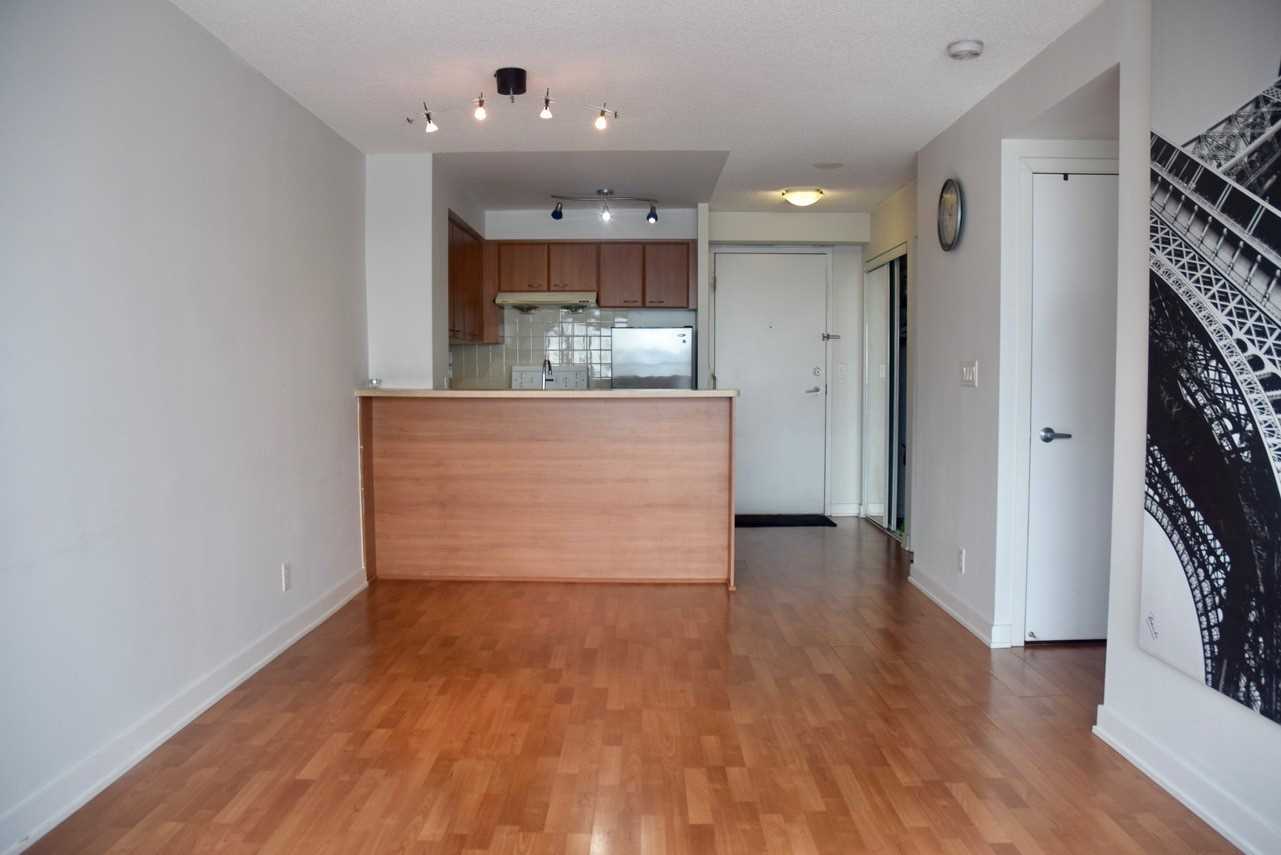 36 Lee Centre Dr, #2708