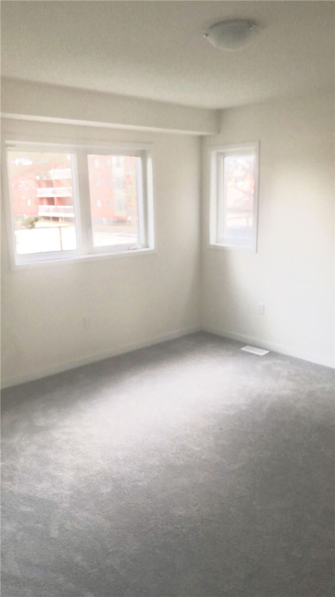 978 Kicking Horse Path