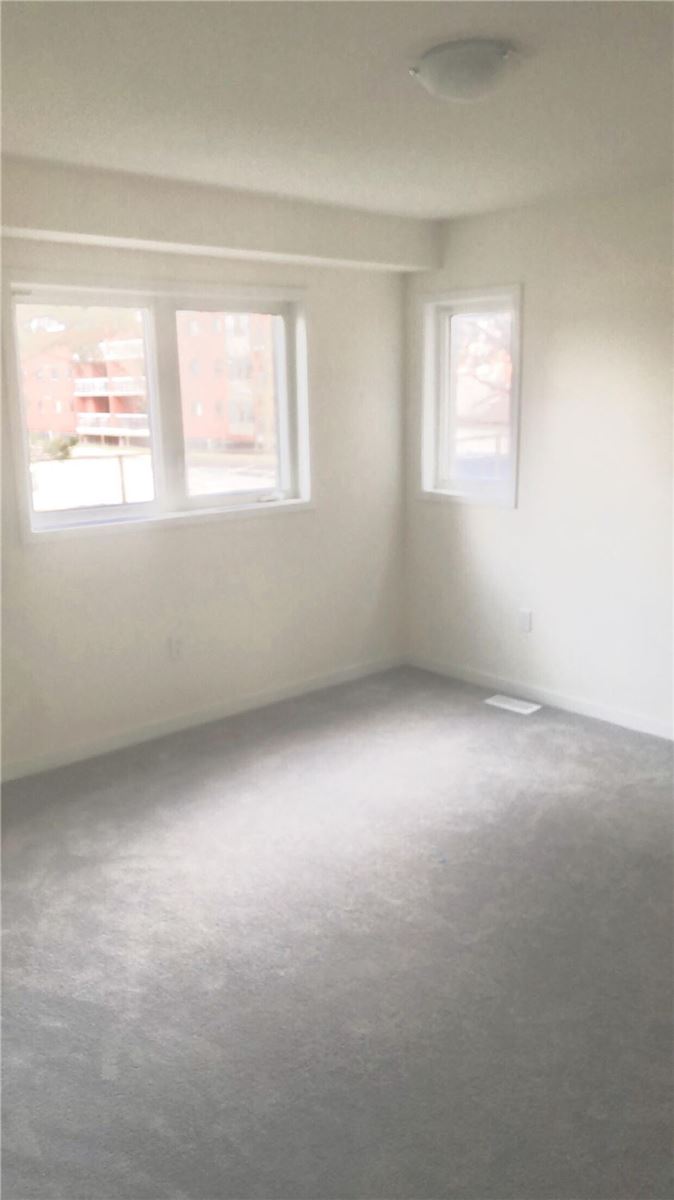 978 Kicking Horse Path