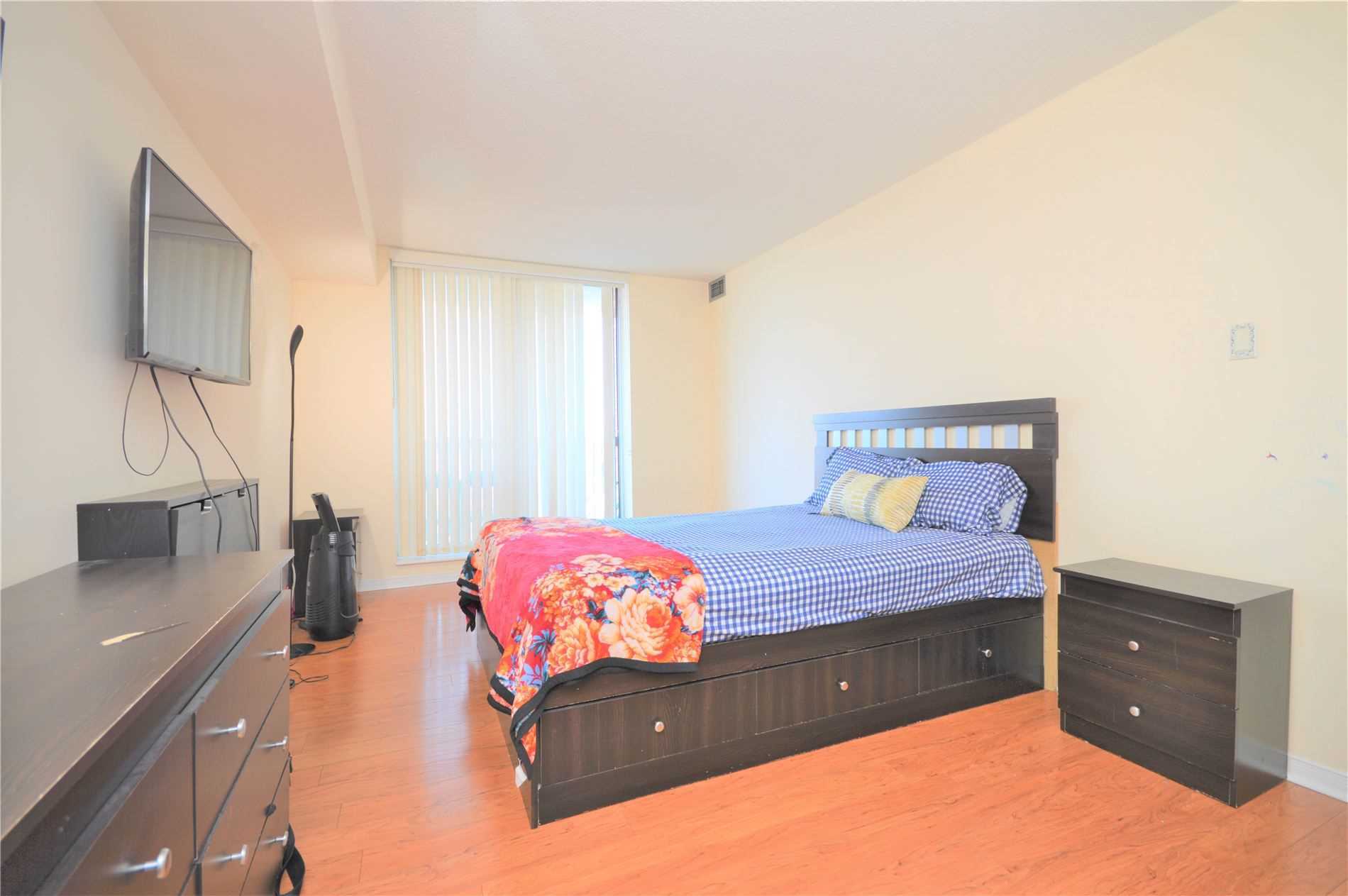 330 Mccowan Rd, #906
