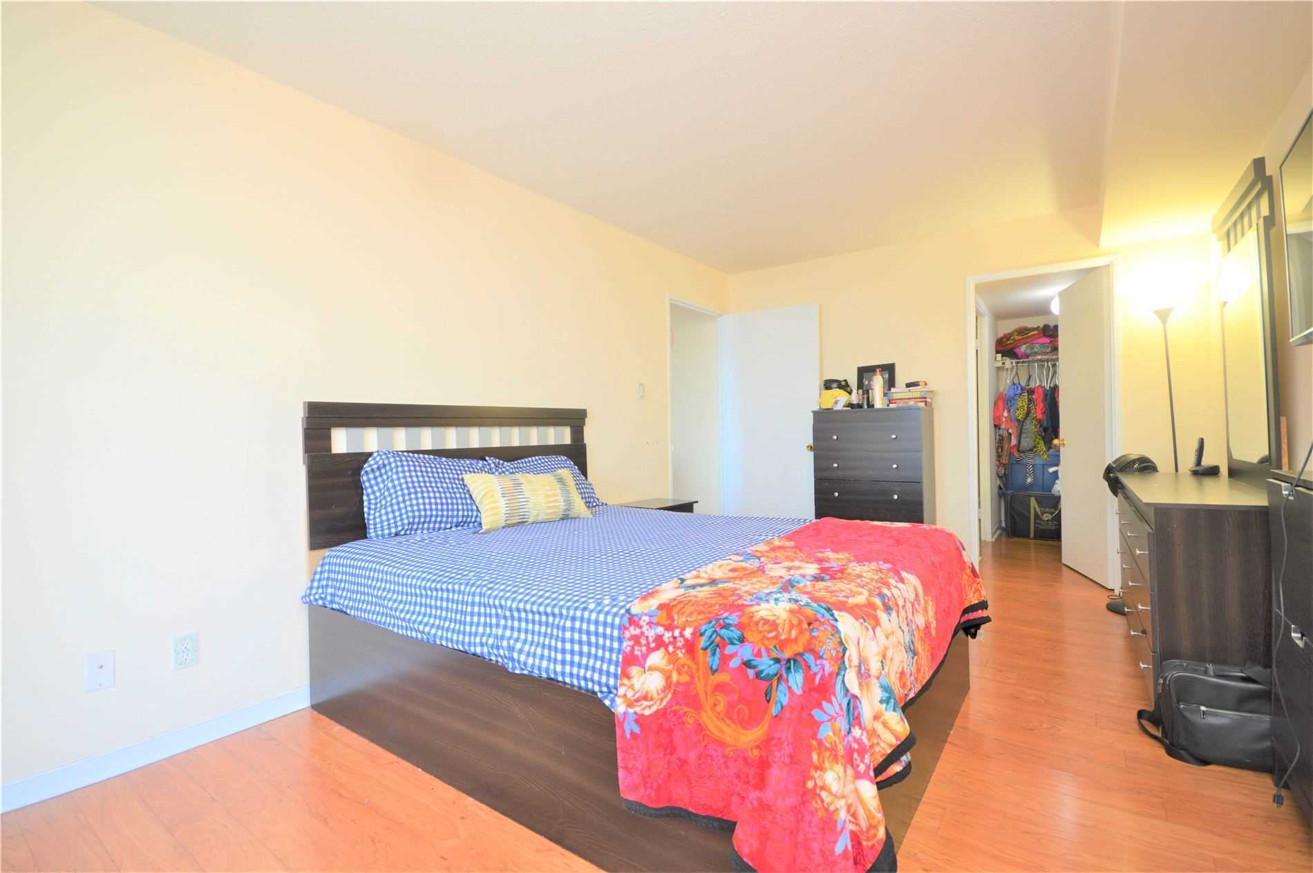 330 Mccowan Rd, #906
