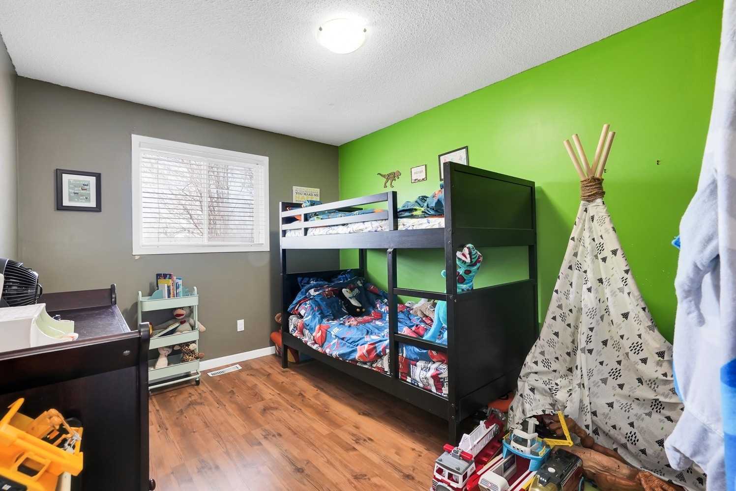 14 Doreen Cres