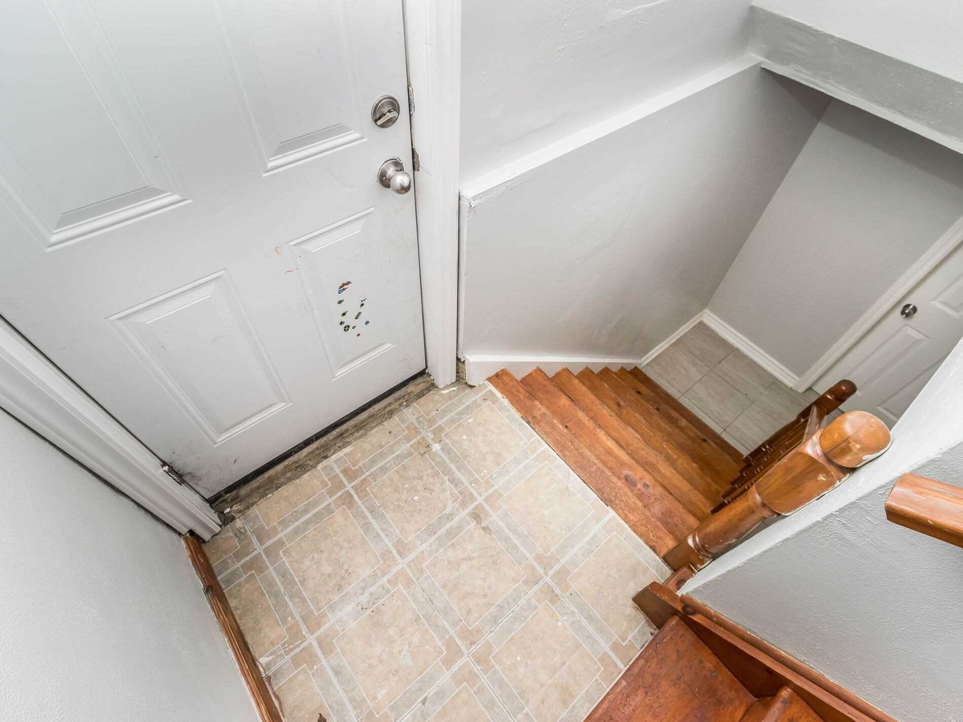 371 Rossland Rd E