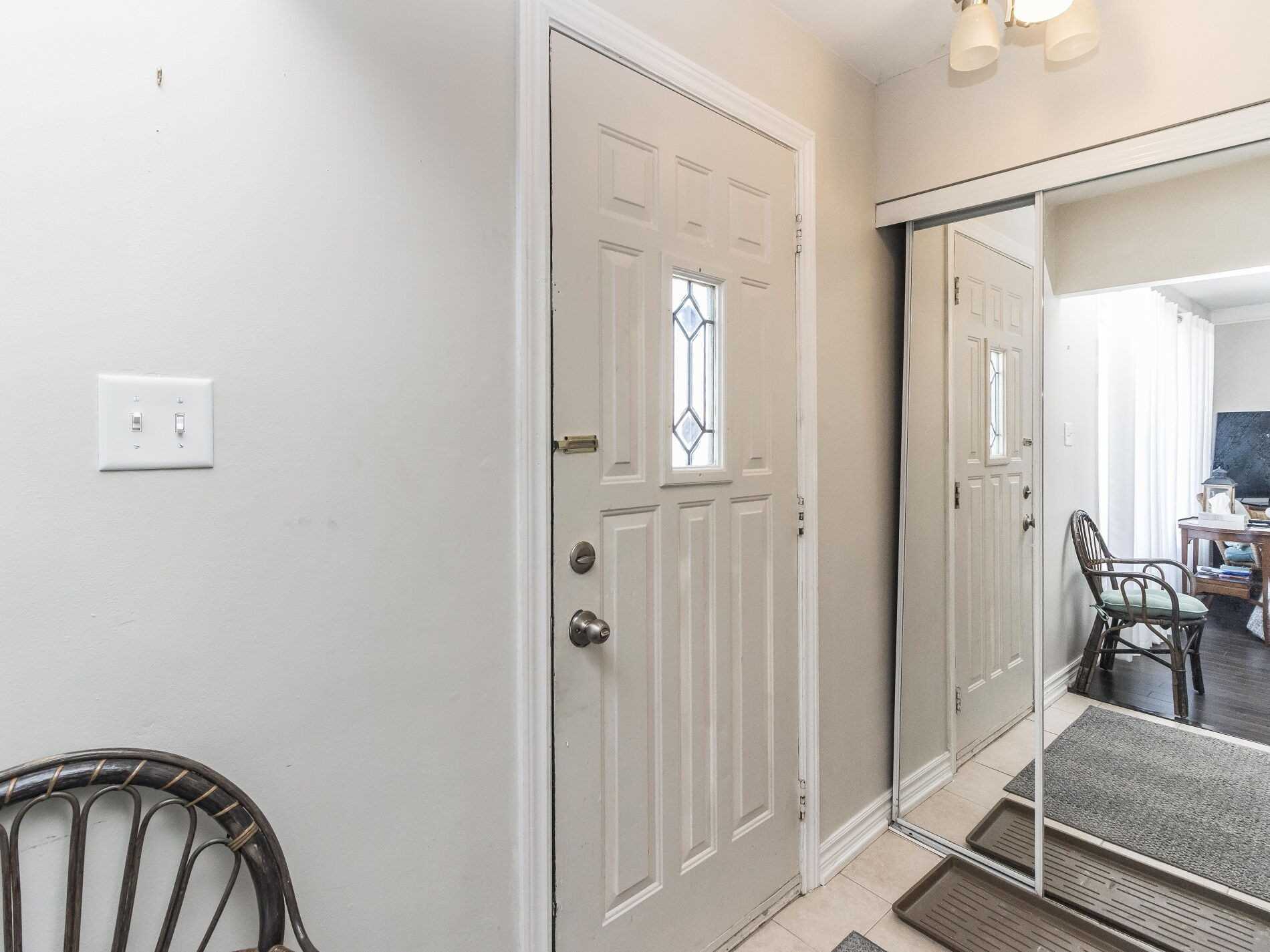371 Rossland Rd E