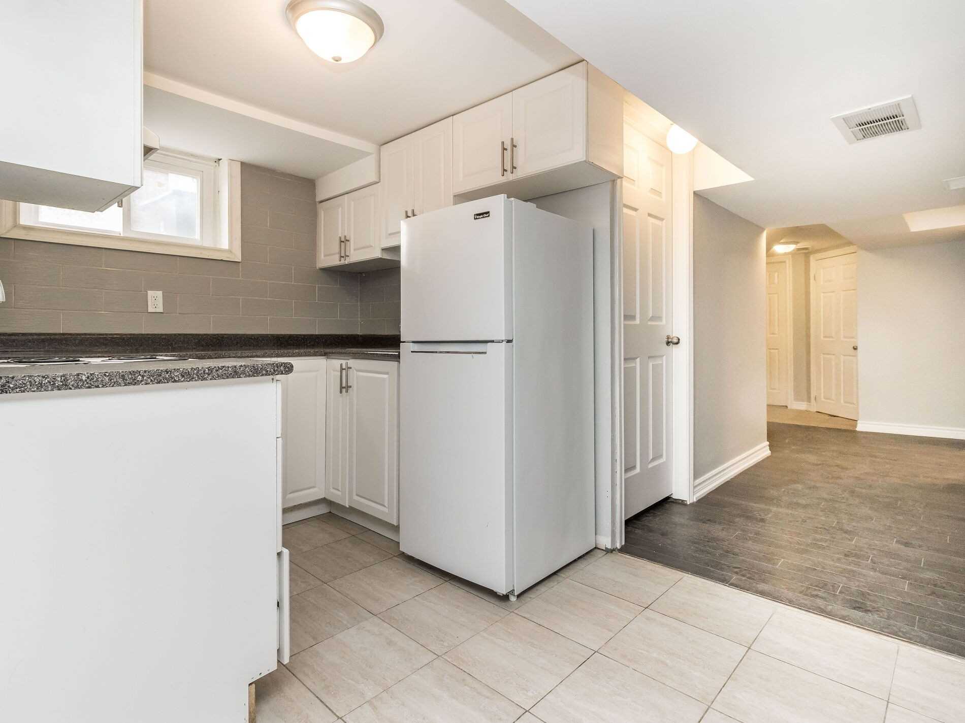 371 Rossland Rd E