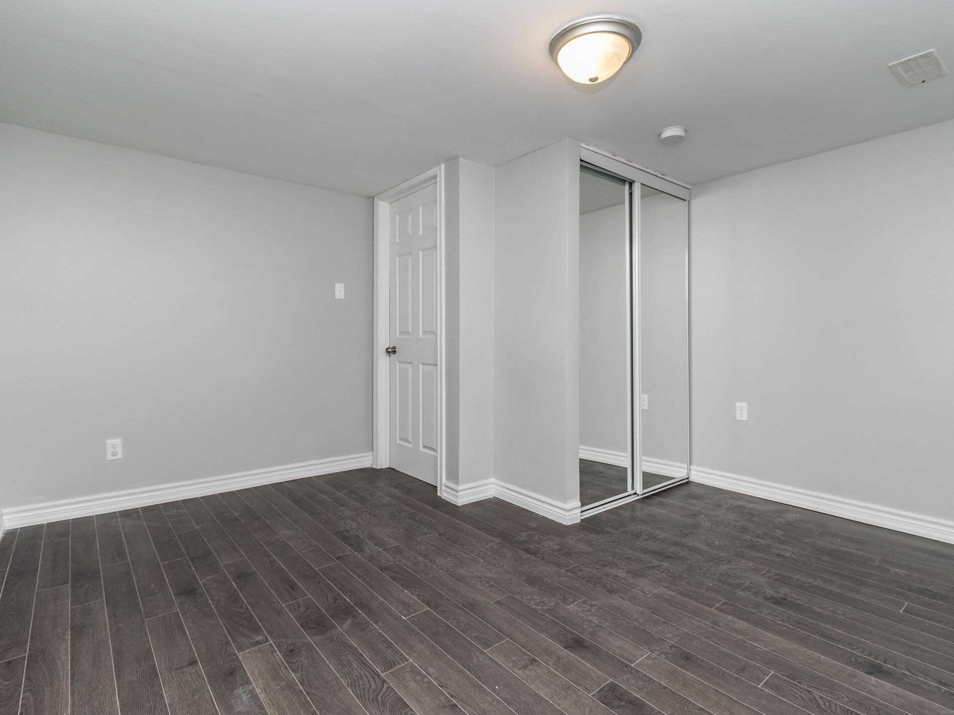 371 Rossland Rd E