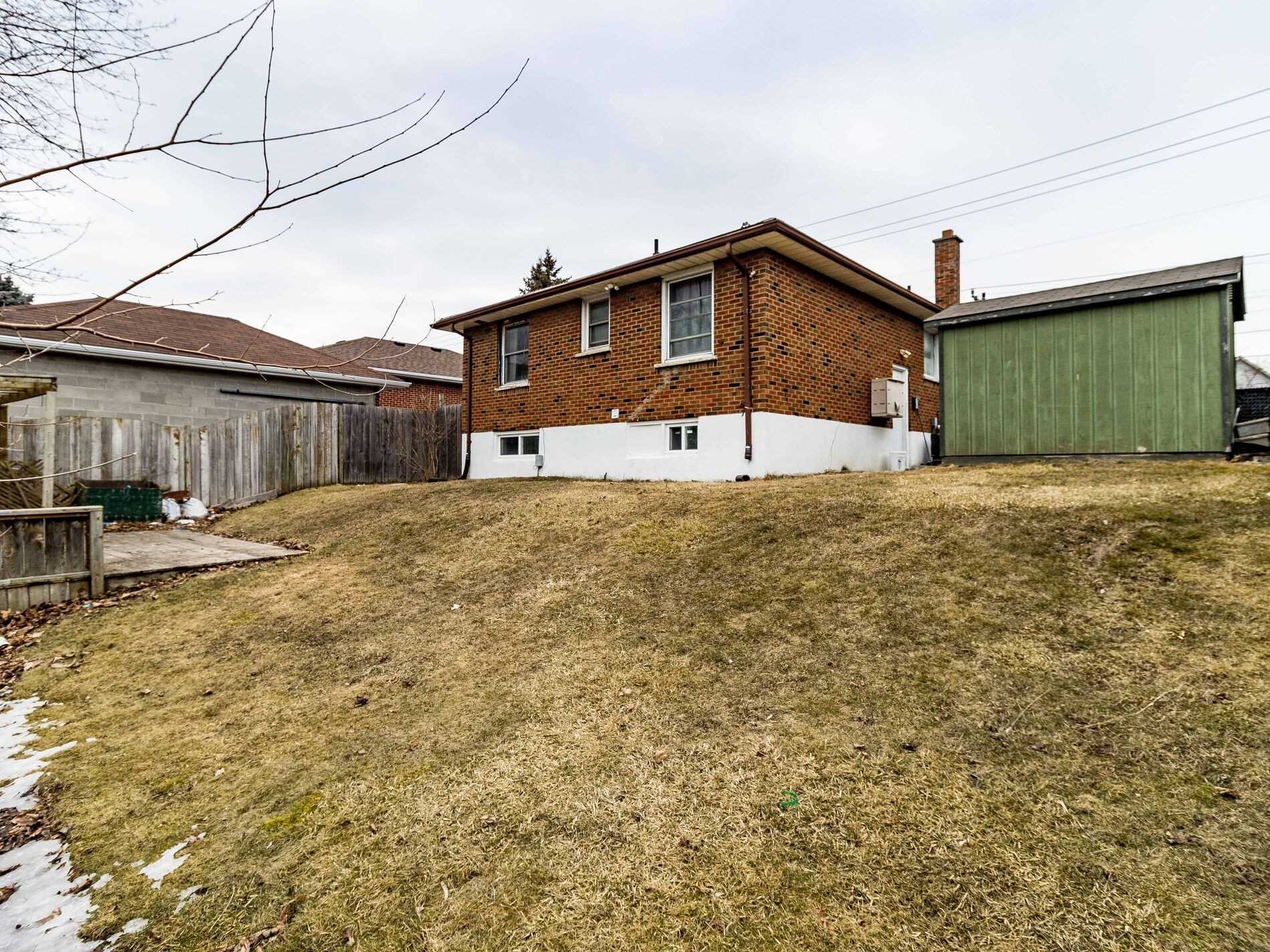 371 Rossland Rd E