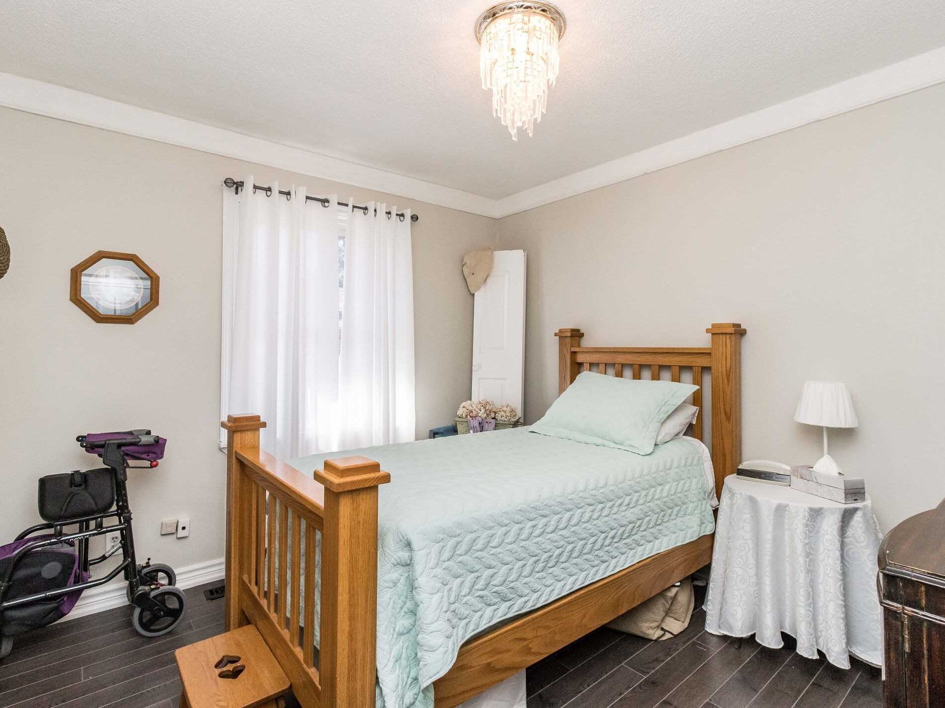 371 Rossland Rd E