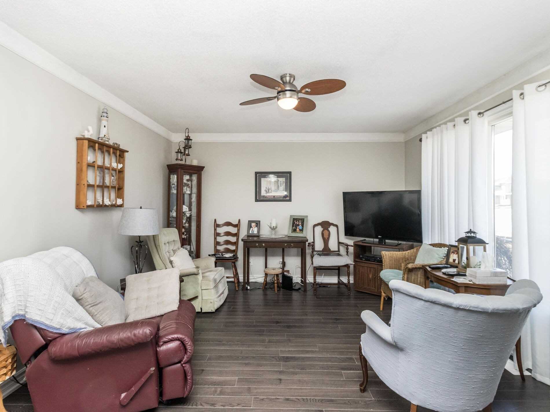 371 Rossland Rd E