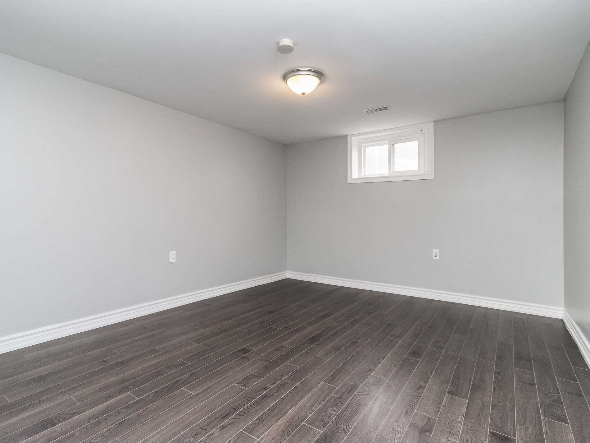 371 Rossland Rd E