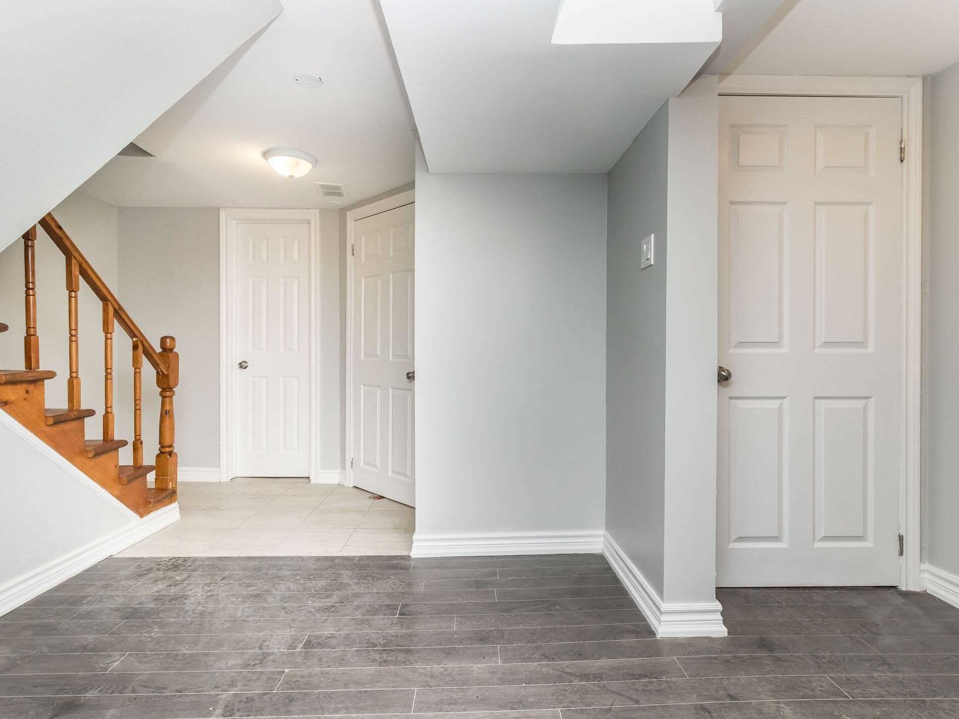 371 Rossland Rd E