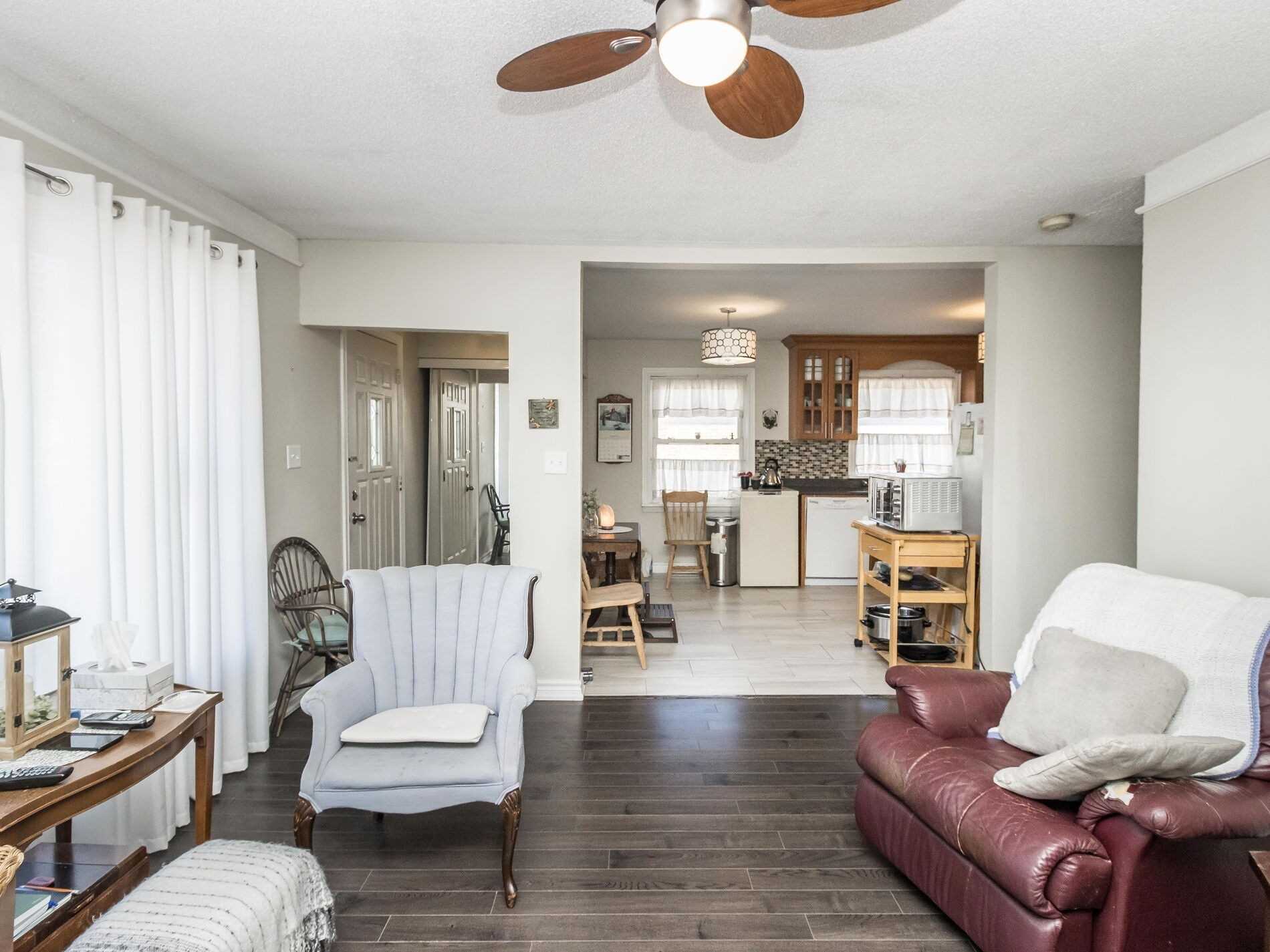 371 Rossland Rd E