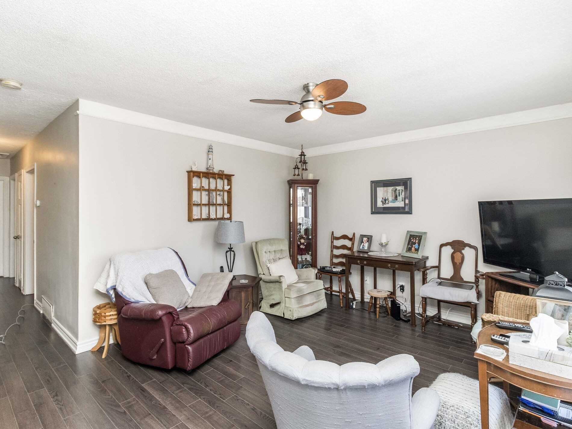 371 Rossland Rd E
