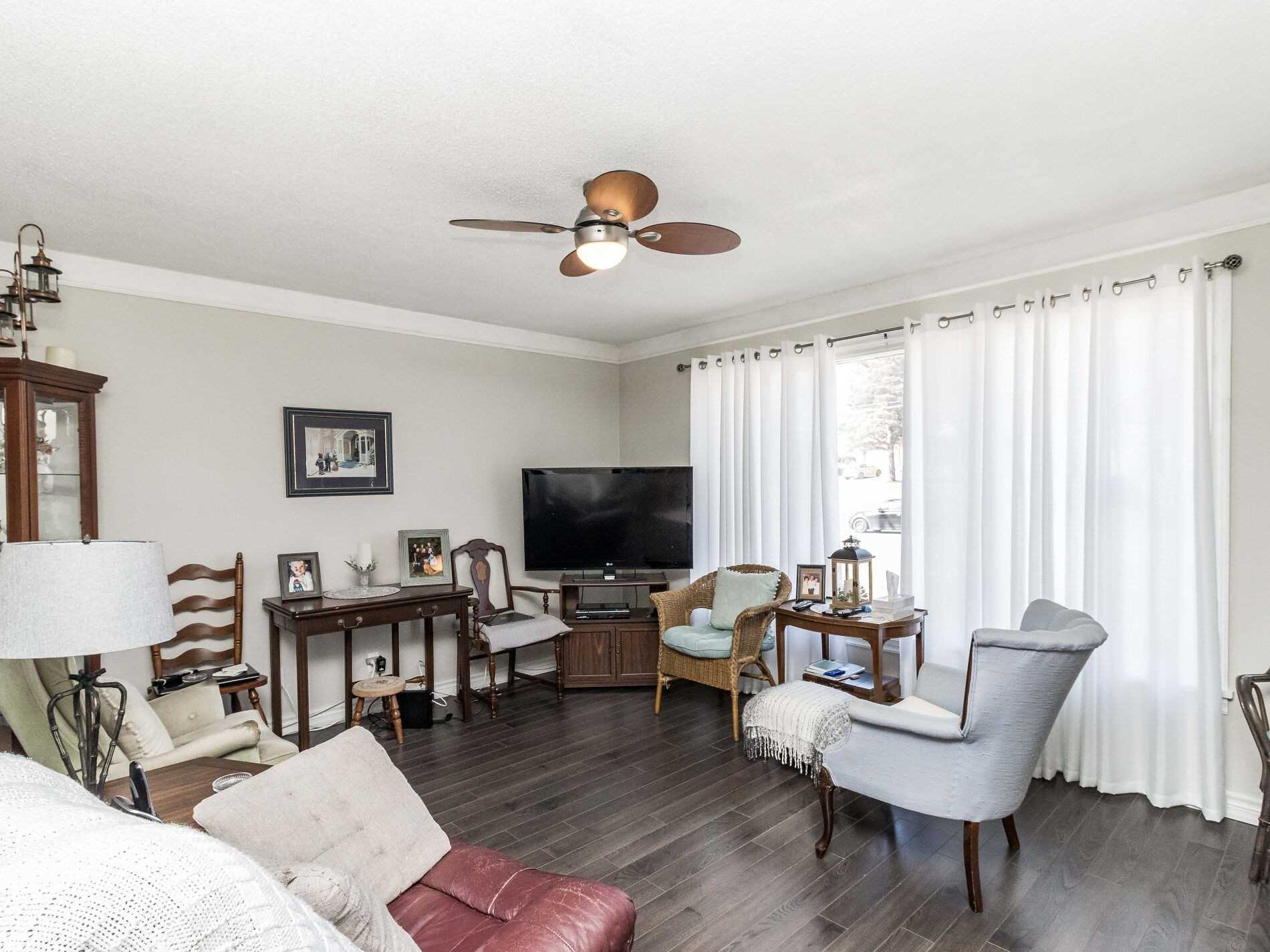 371 Rossland Rd E
