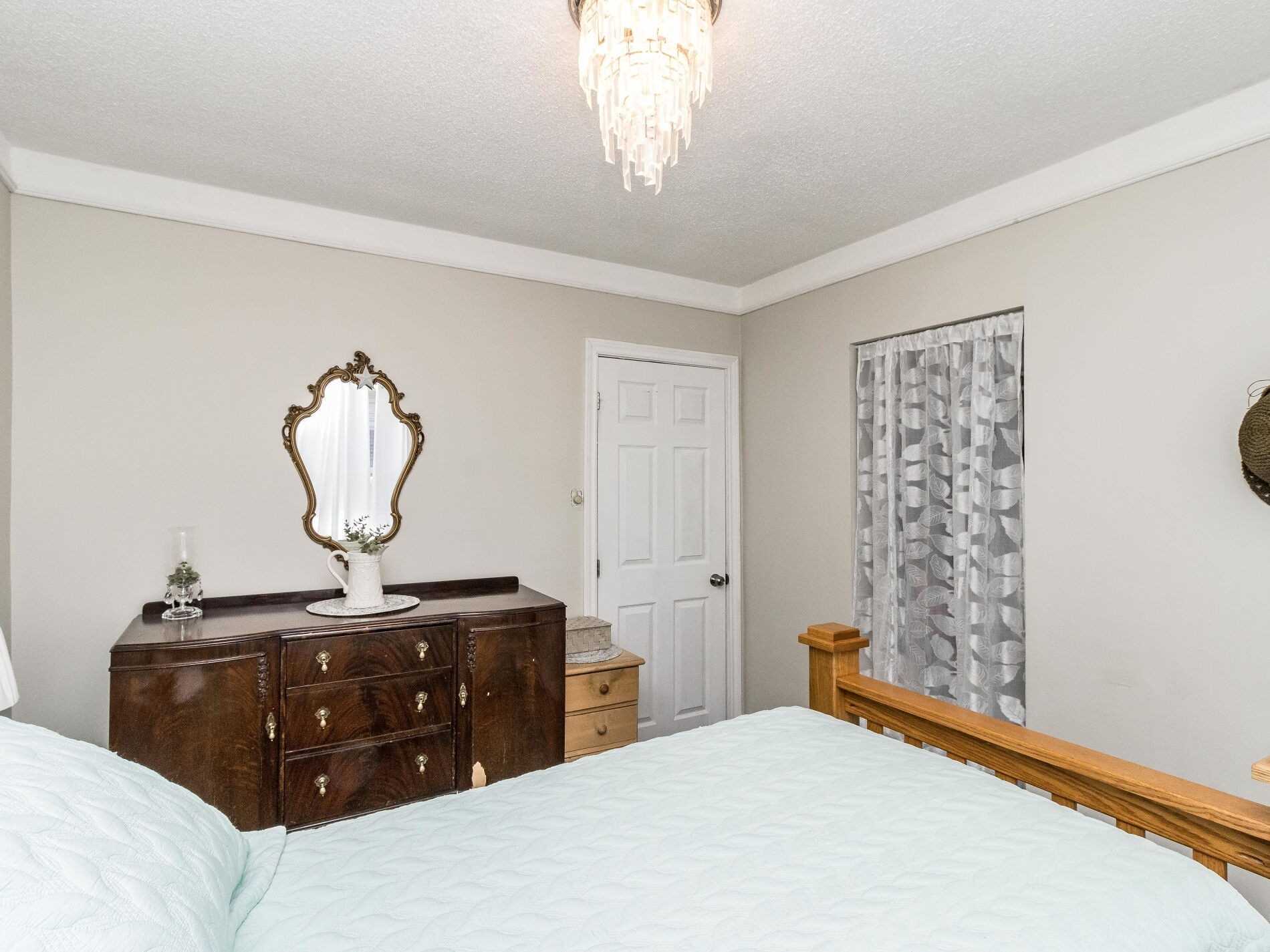 371 Rossland Rd E