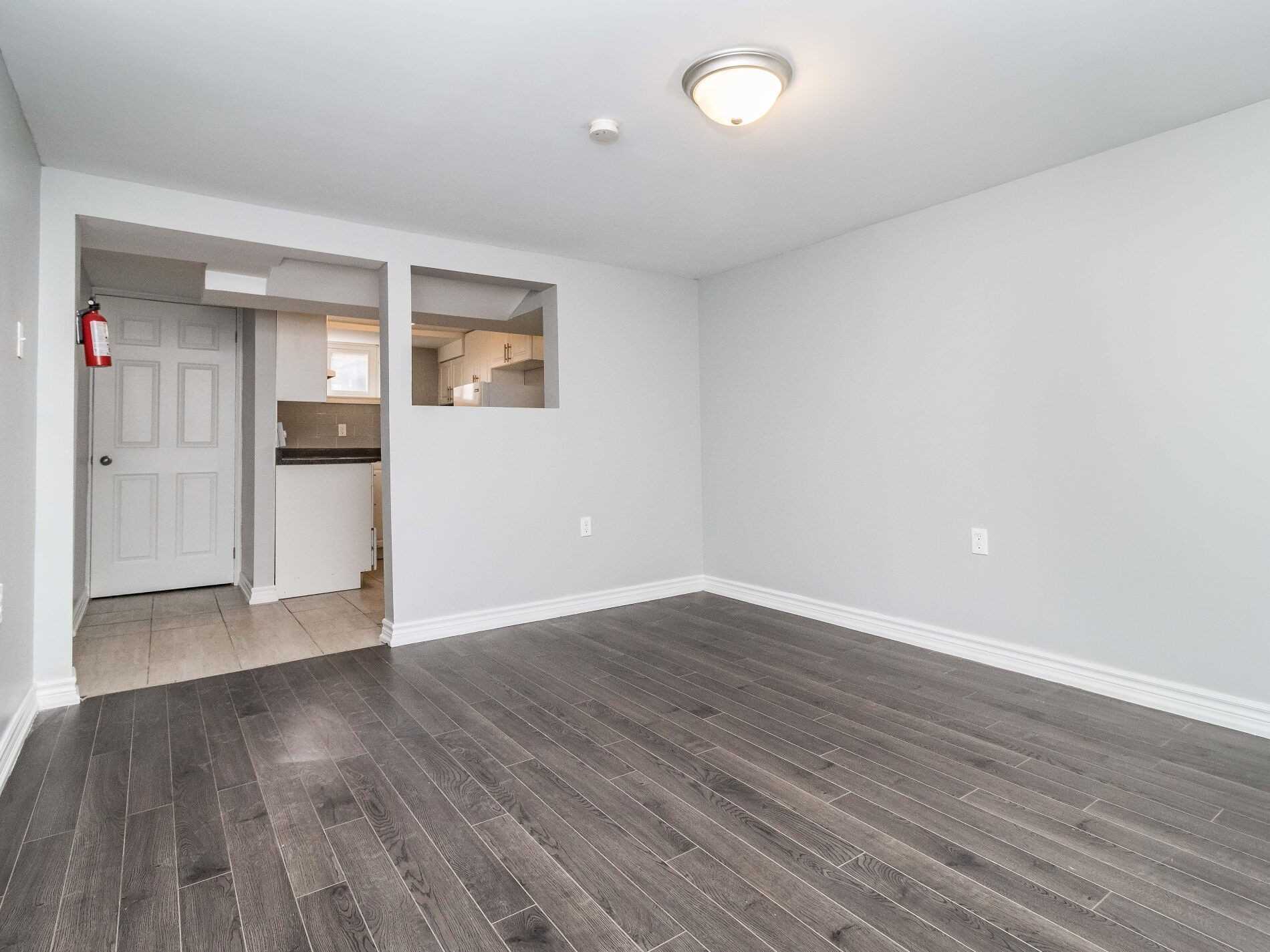 371 Rossland Rd E