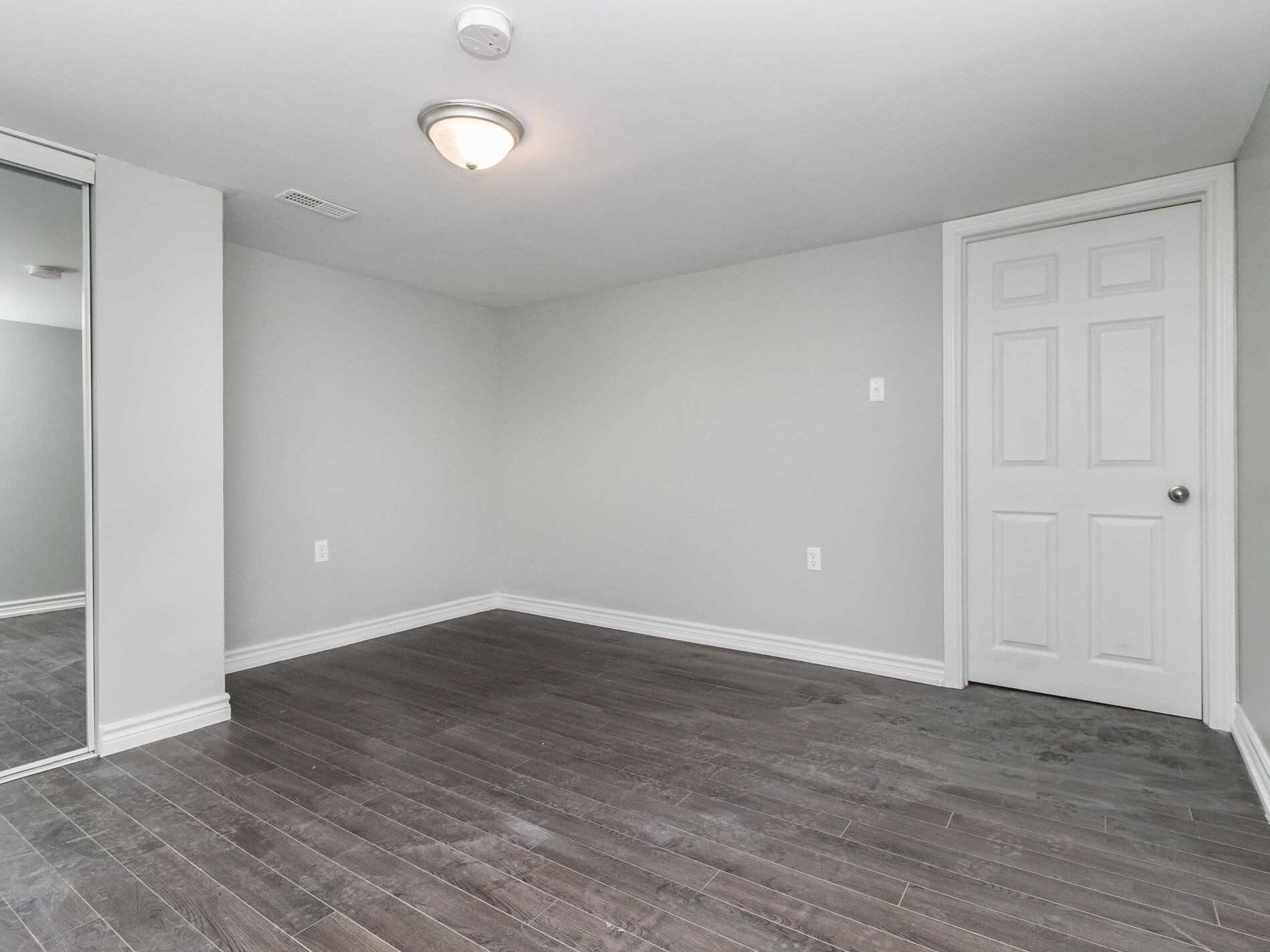 371 Rossland Rd E