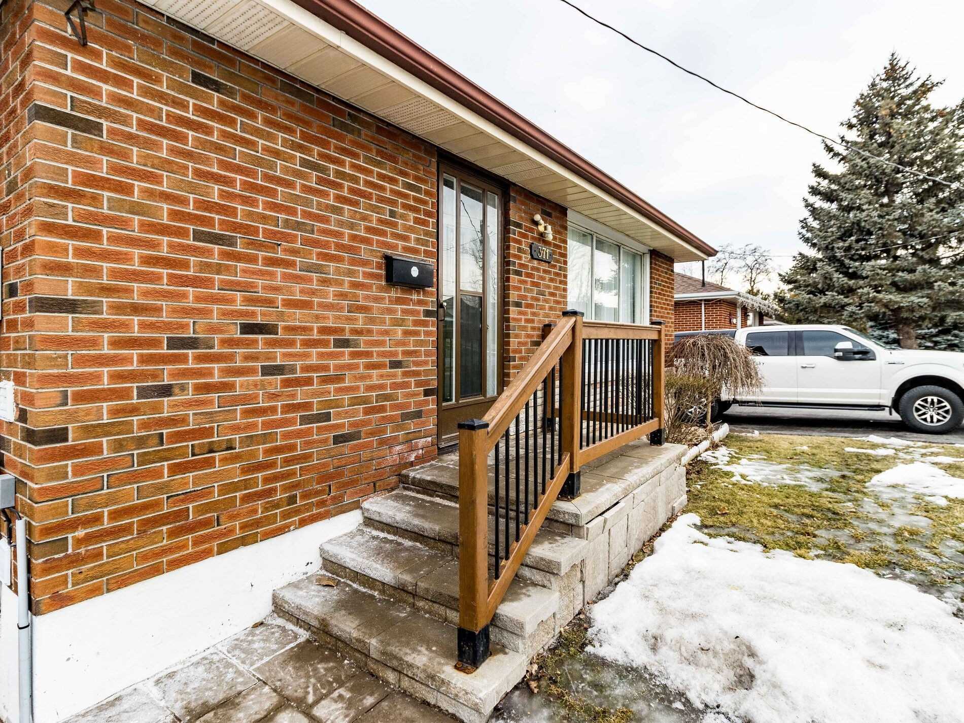 371 Rossland Rd E