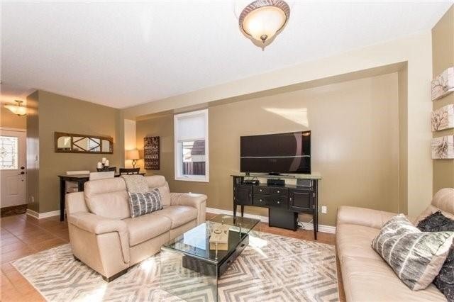 5 Charest Pl