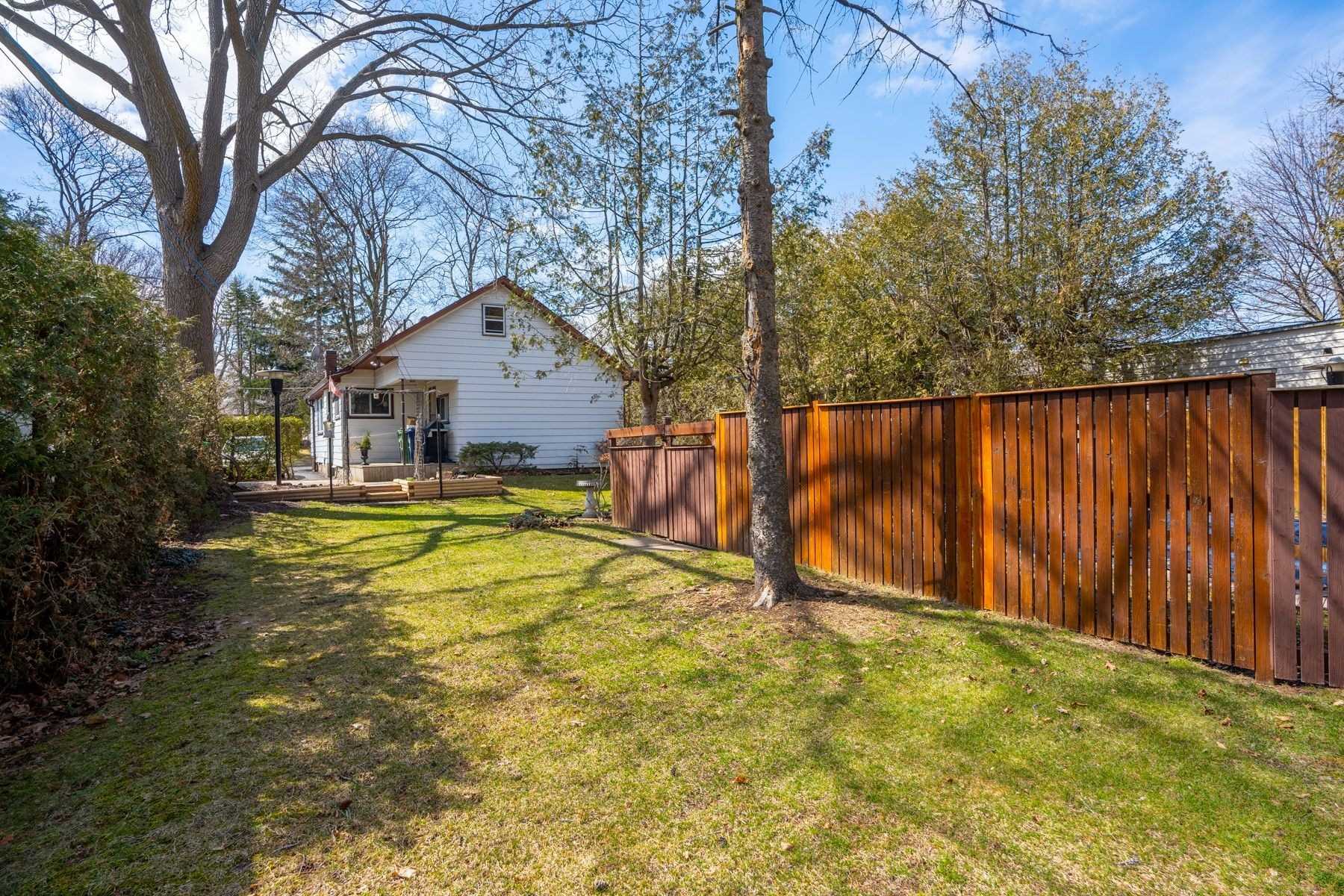 21 Falaise Rd