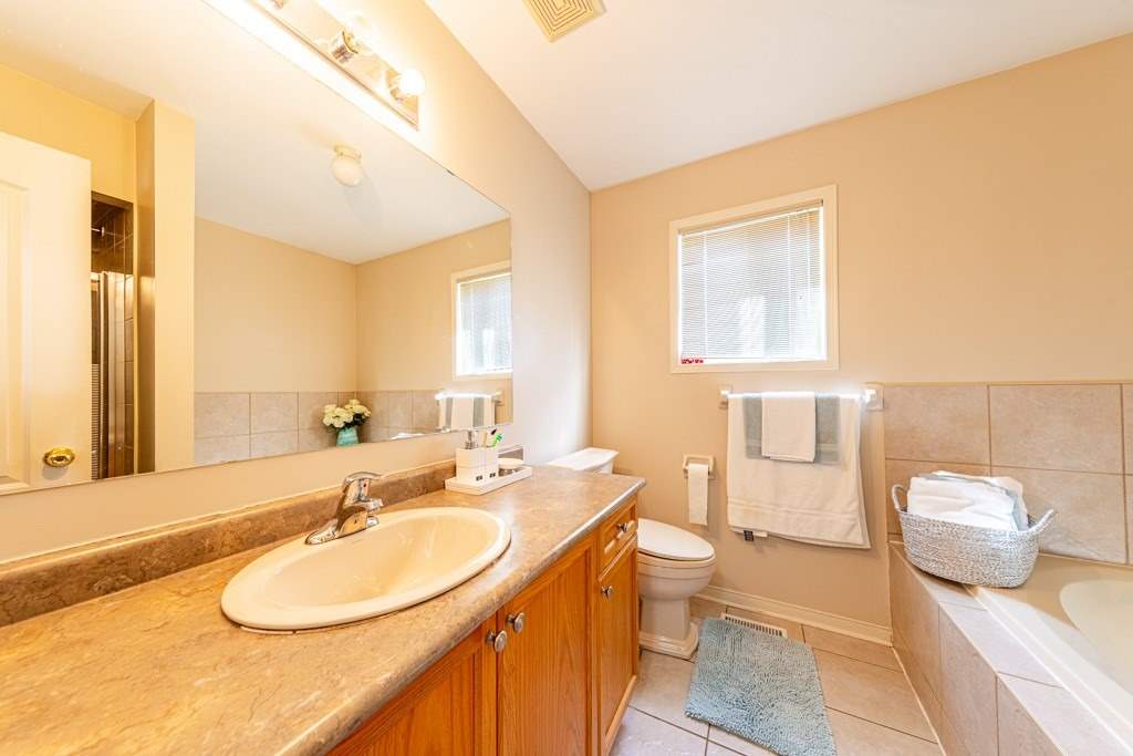 3 Tozer Cres