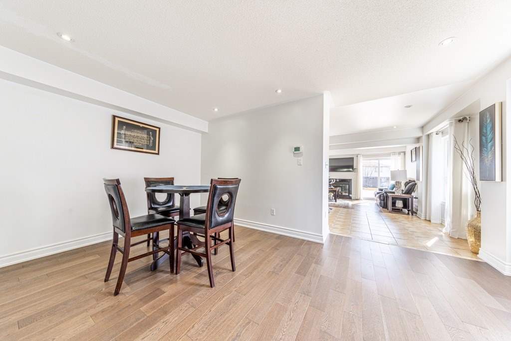 3 Tozer Cres