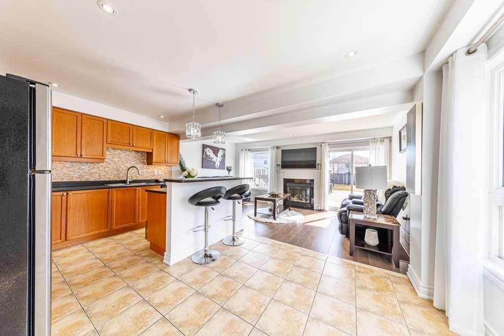 3 Tozer Cres