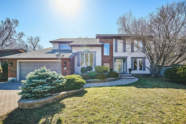 158 Hazelwood Dr, Whitby