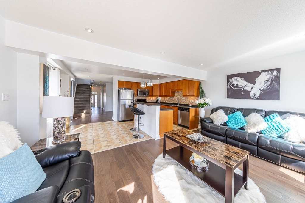 3 Tozer Cres