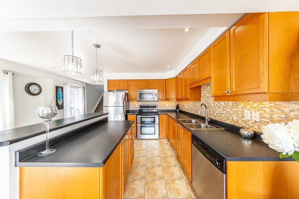 3 Tozer Cres