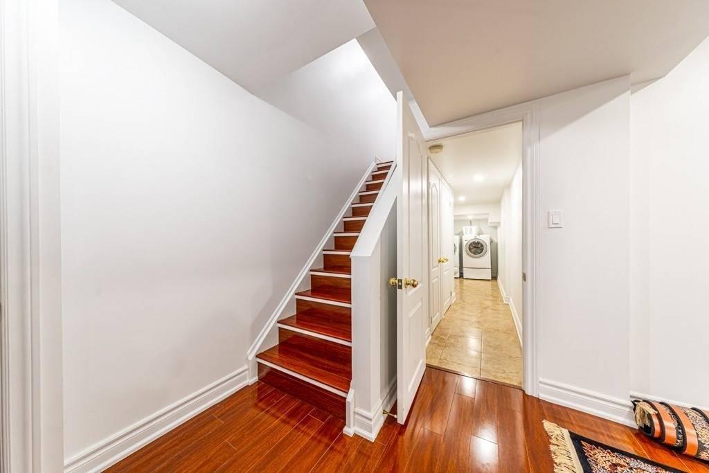 3 Tozer Cres