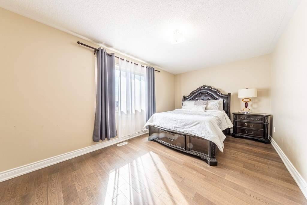 3 Tozer Cres