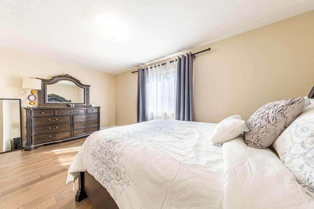 3 Tozer Cres