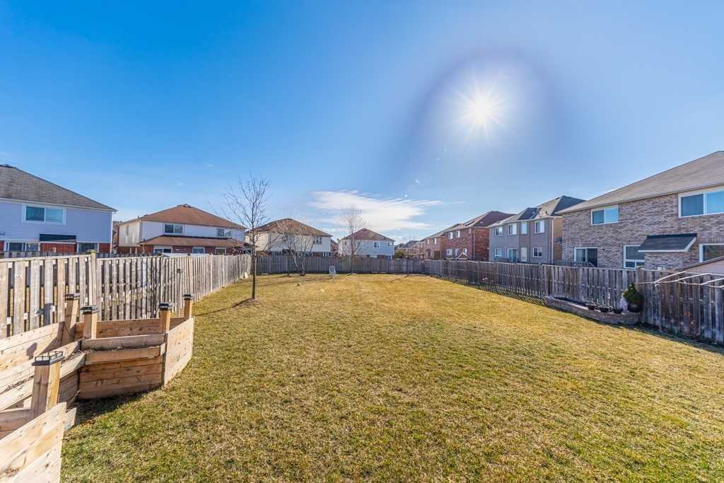 3 Tozer Cres