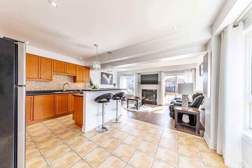 3 Tozer Cres