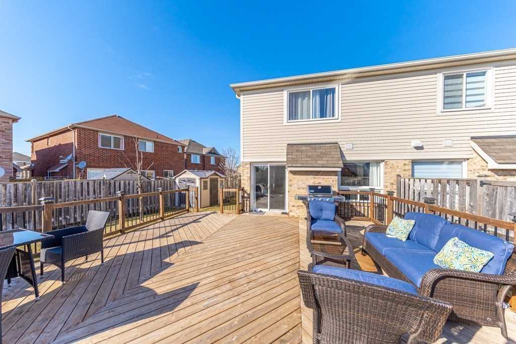 3 Tozer Cres