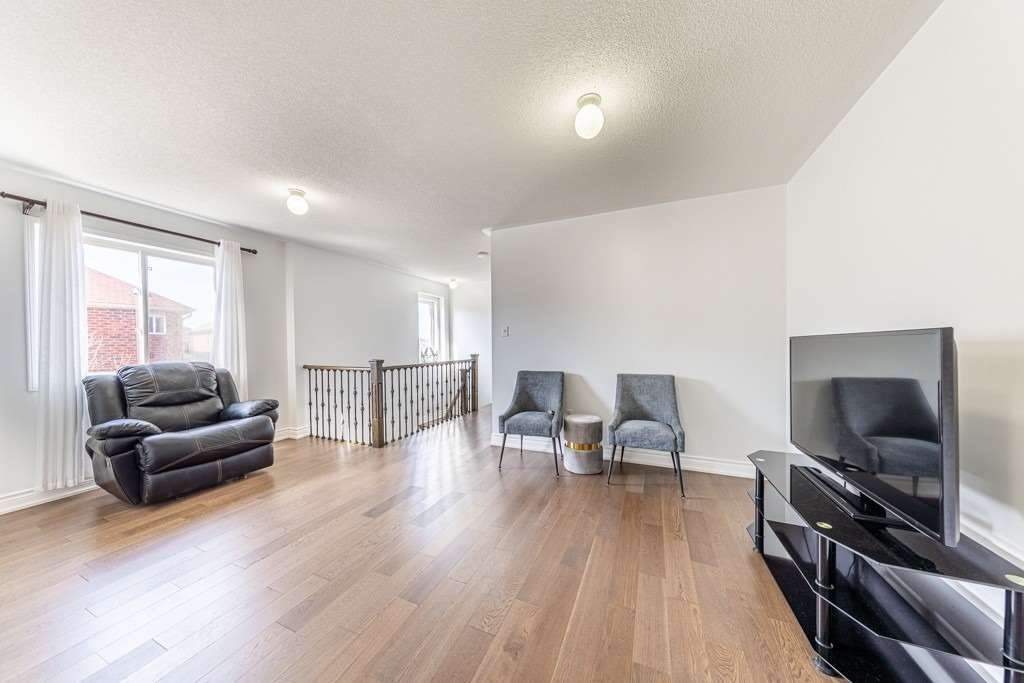 3 Tozer Cres