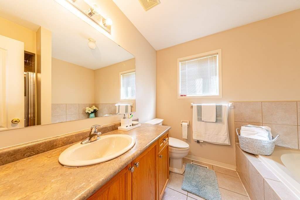 3 Tozer Cres