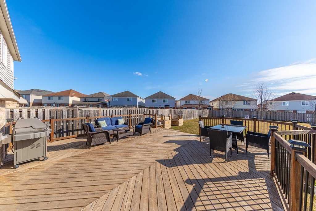3 Tozer Cres