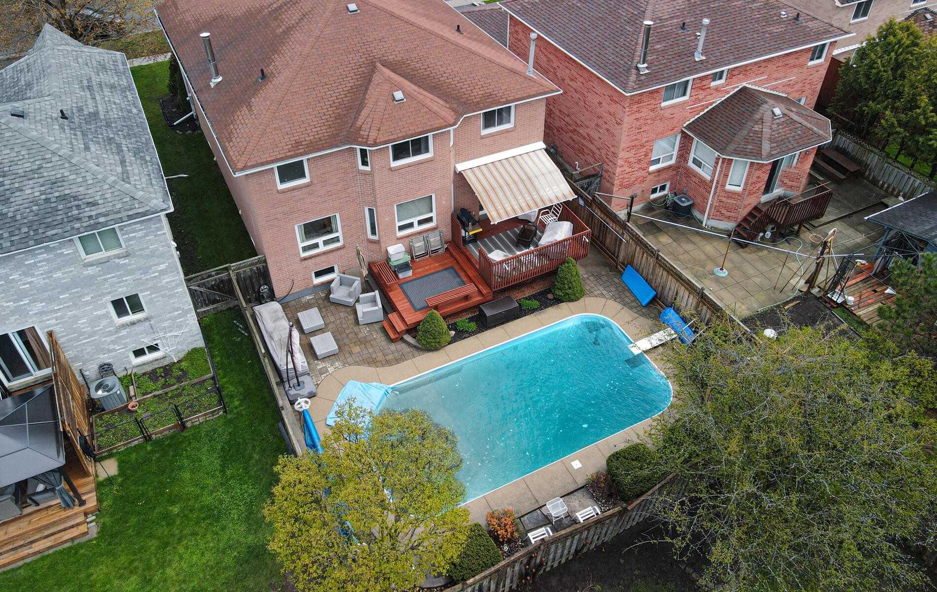 936 Mount Allan Ave