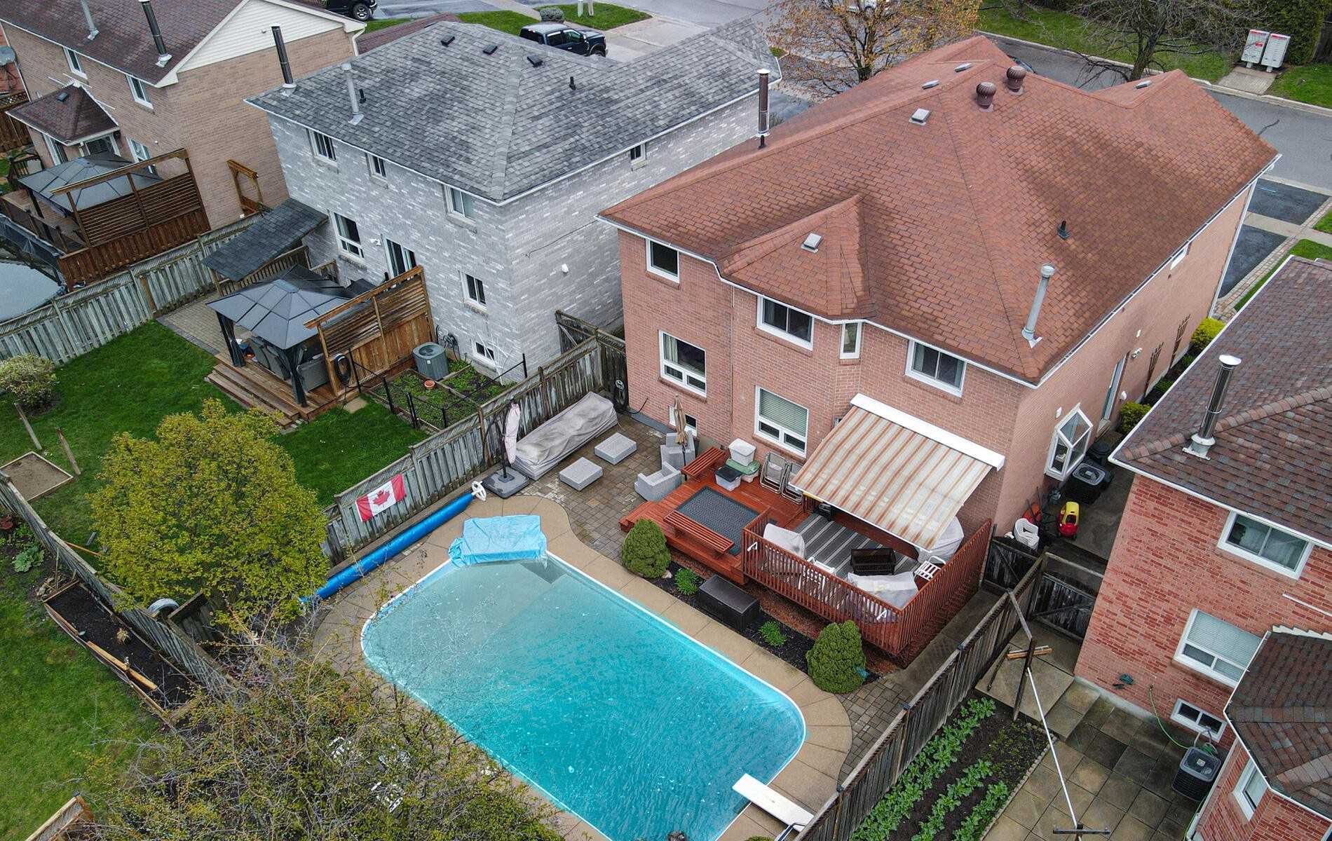 936 Mount Allan Ave