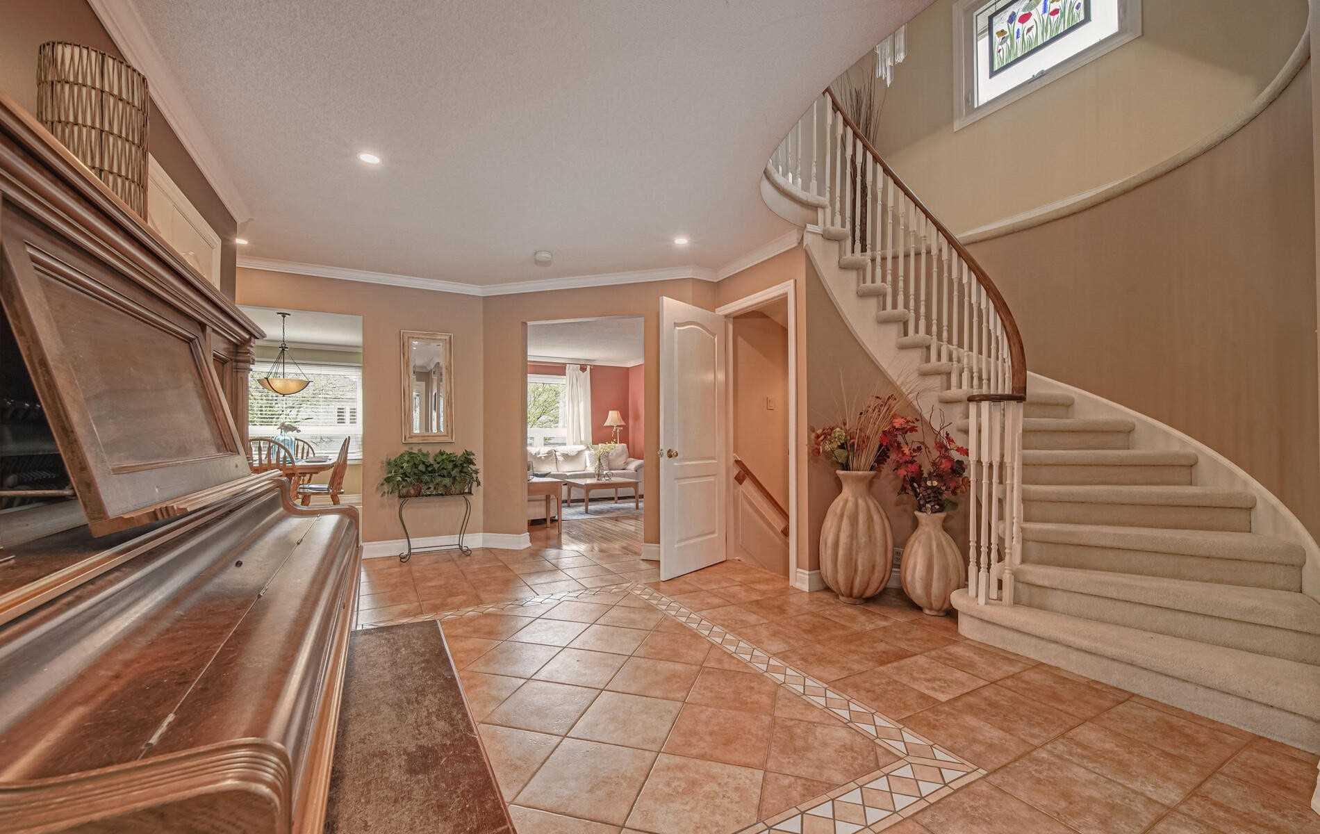 936 Mount Allan Ave