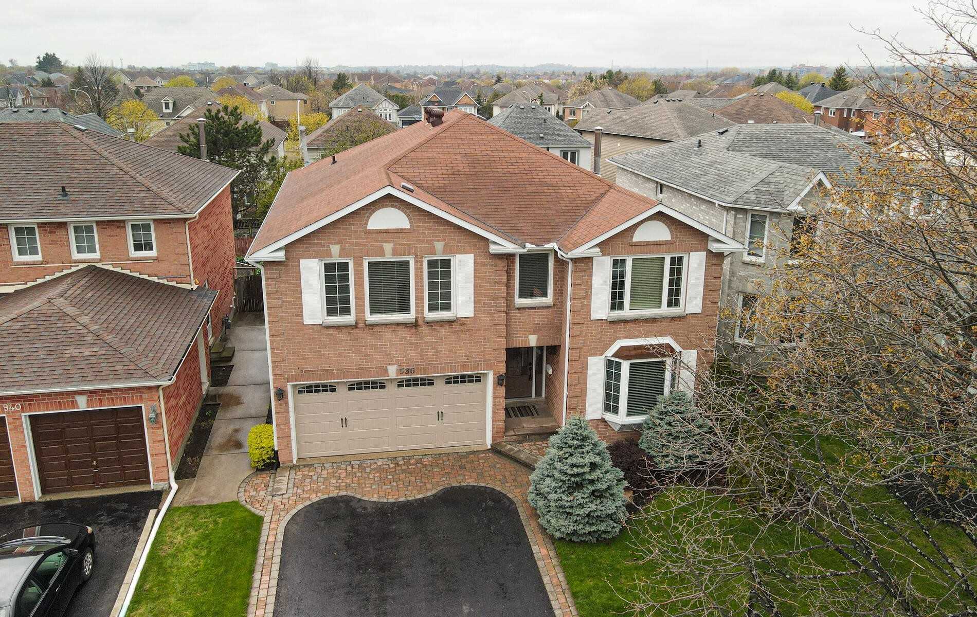 936 Mount Allan Ave