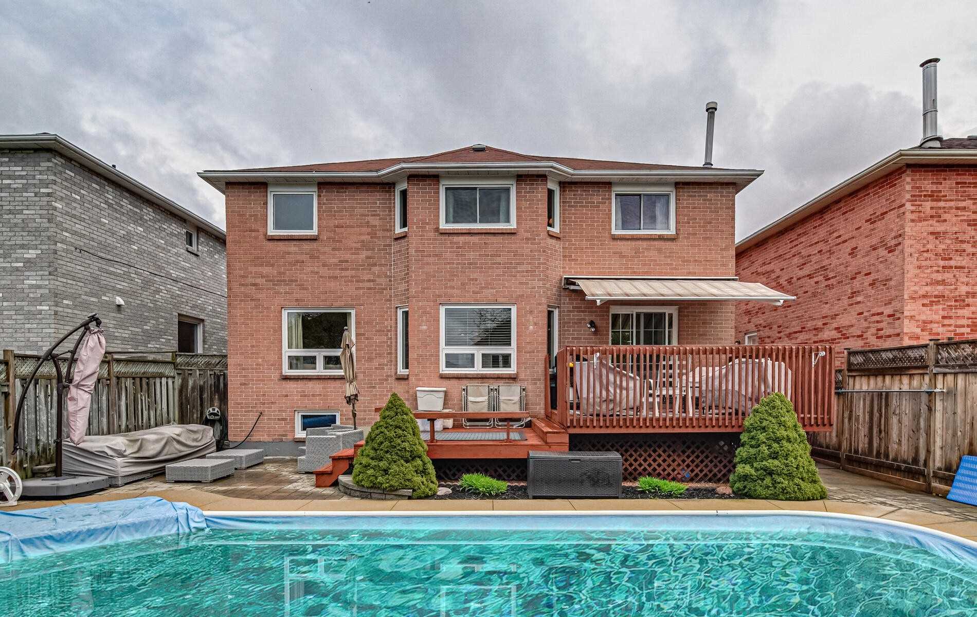936 Mount Allan Ave