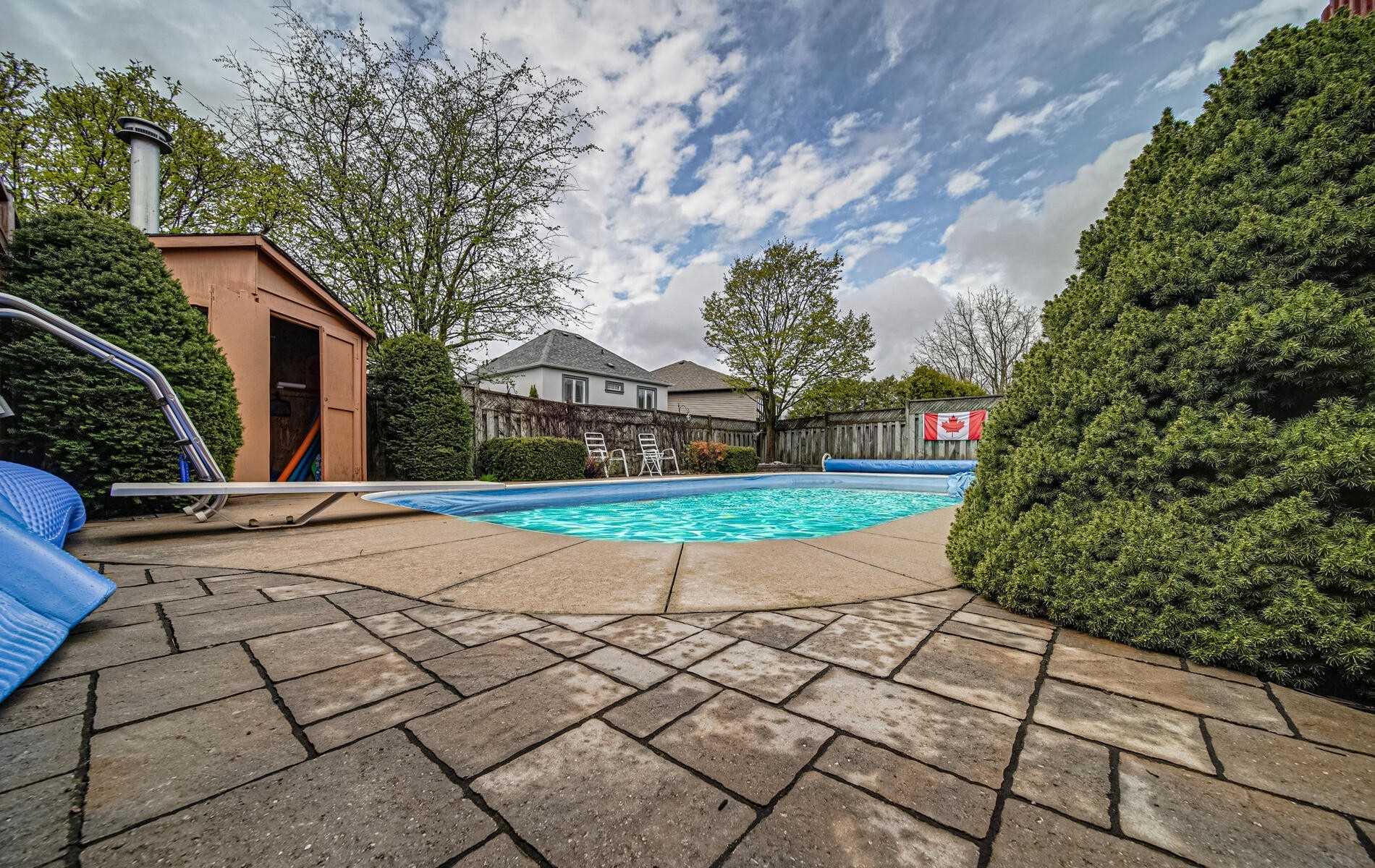 936 Mount Allan Ave