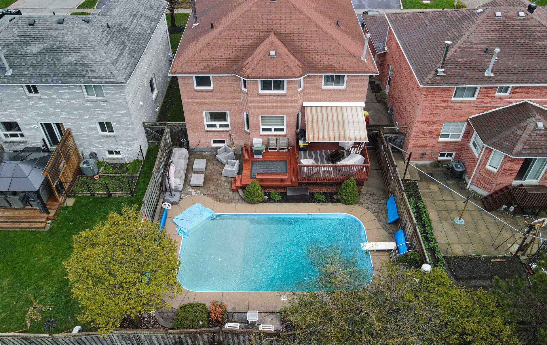 936 Mount Allan Ave