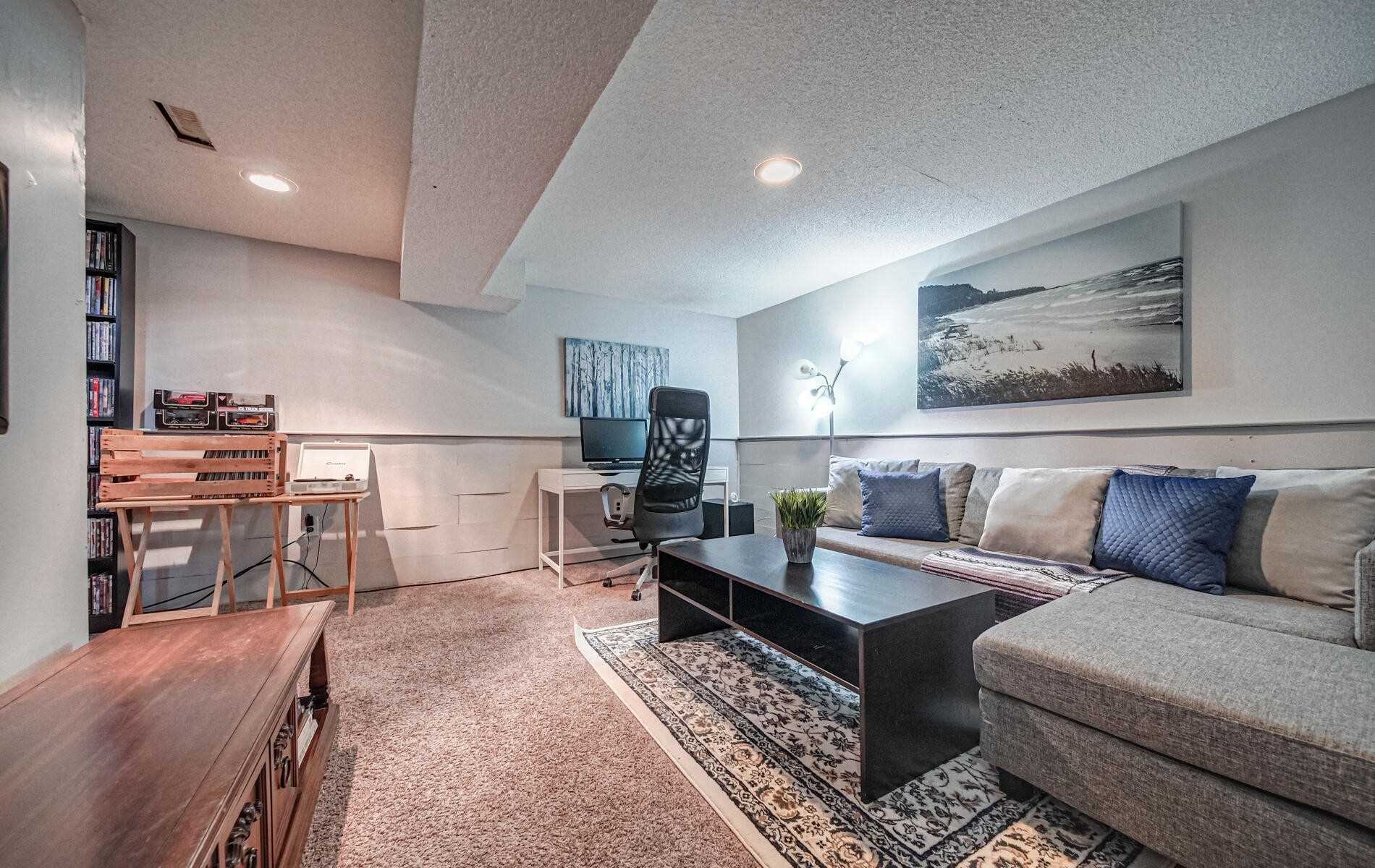 1436 Outlet Dr