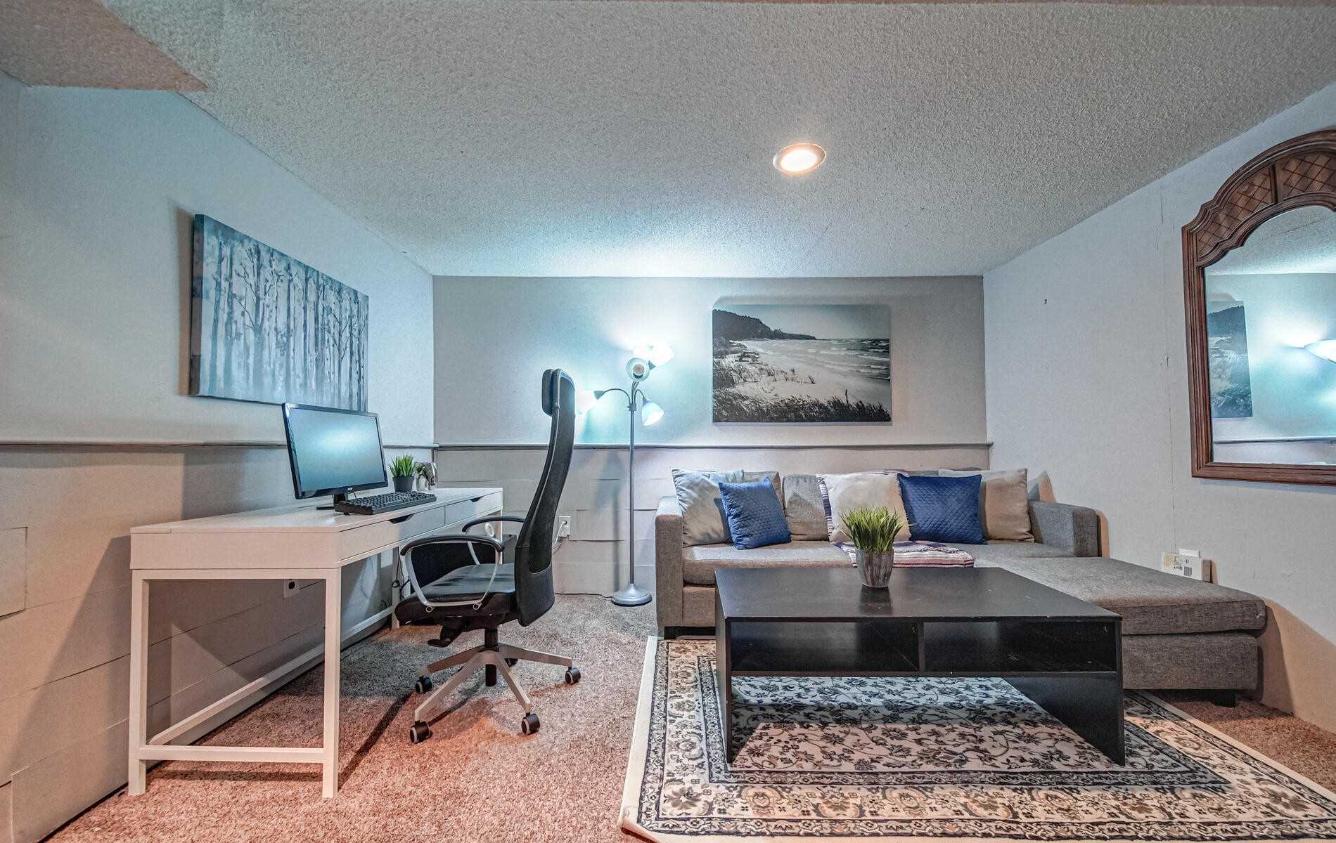1436 Outlet Dr