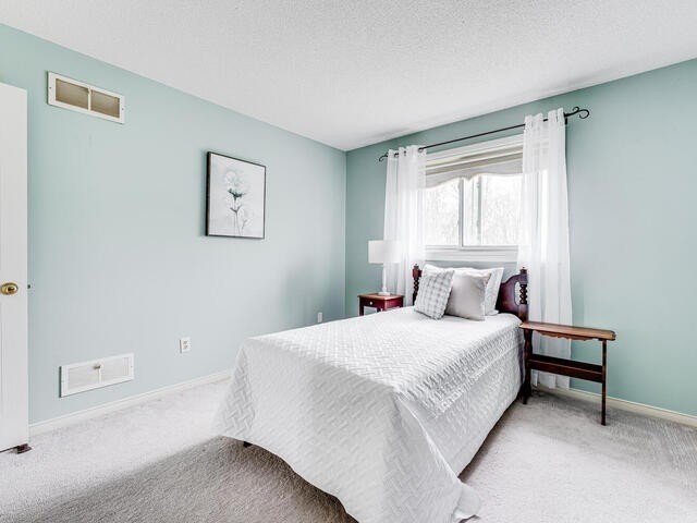 60 Cluett Dr