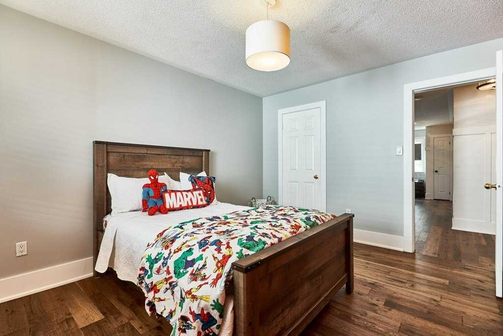 54 Claridge Cres